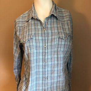Aeropostale button down women’s shirt, cute button